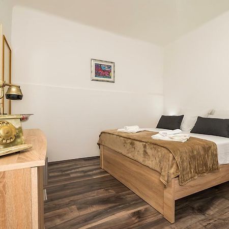 Rooftop City View Apartment In The Palace Walls Σπλιτ Εξωτερικό φωτογραφία